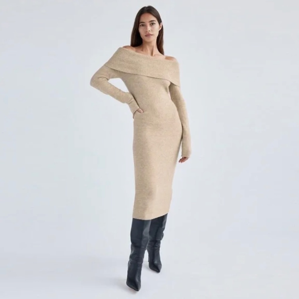 Aritzia Babaton Dossier Sweater Dress, size medium